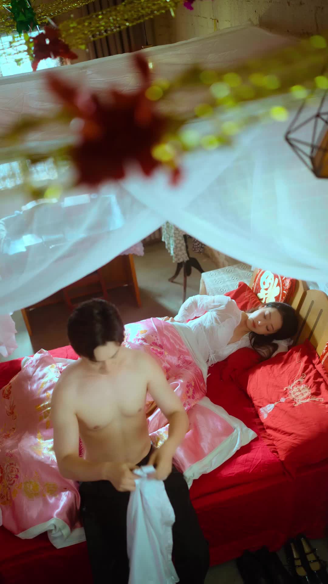 الحلقة 2 - زوجة الثمانينات والضابط العنيد